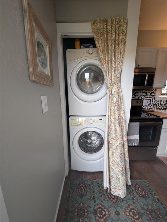 Active With Contract: $287,500 (2 beds, 1 baths, 1007 Square Feet)