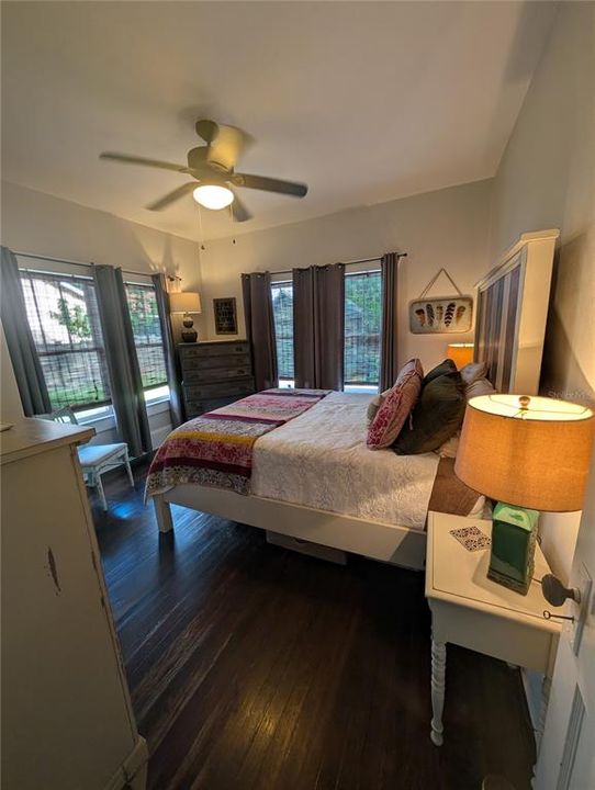 Active With Contract: $287,500 (2 beds, 1 baths, 1007 Square Feet)