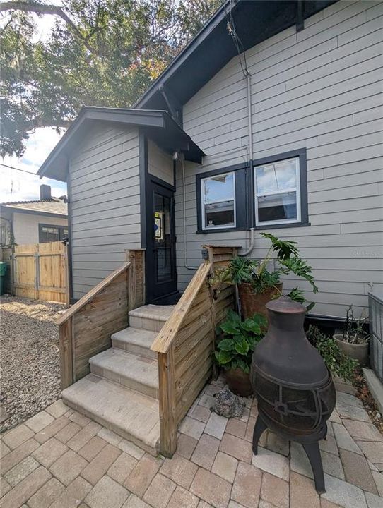 Active With Contract: $287,500 (2 beds, 1 baths, 1007 Square Feet)