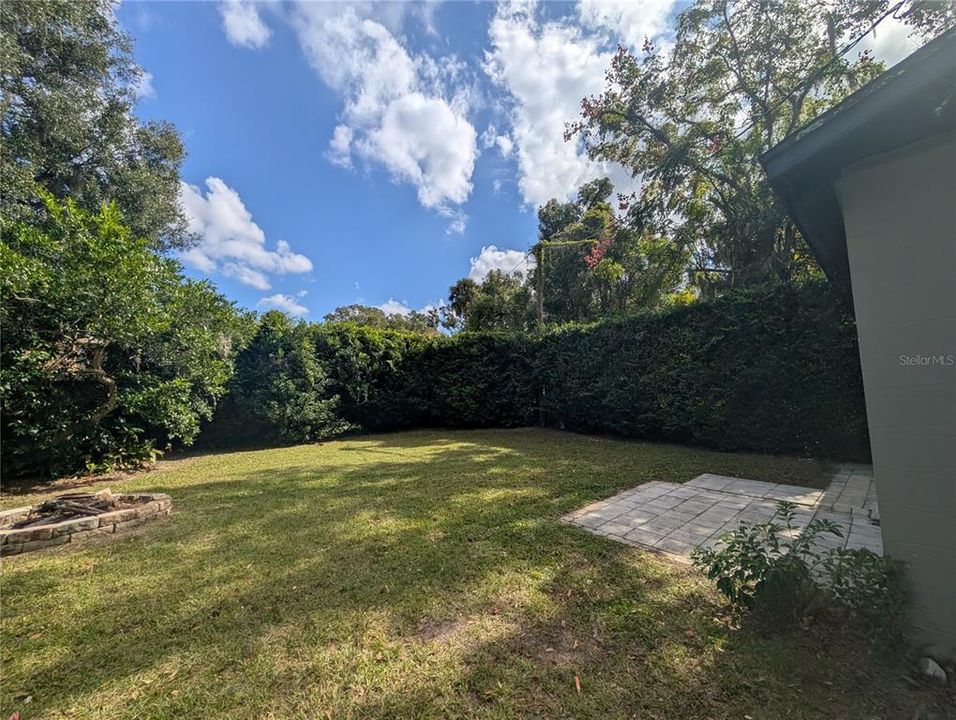 Active With Contract: $287,500 (2 beds, 1 baths, 1007 Square Feet)