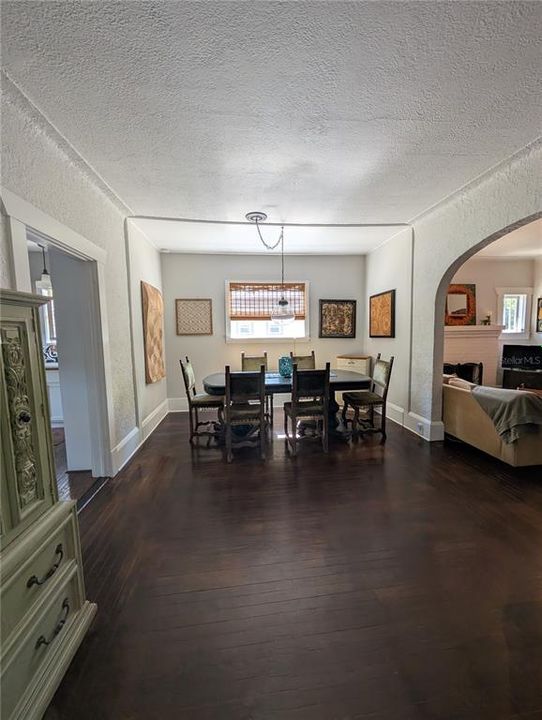 Active With Contract: $287,500 (2 beds, 1 baths, 1007 Square Feet)