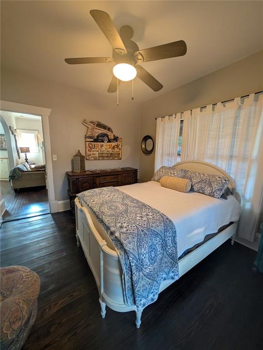 Active With Contract: $287,500 (2 beds, 1 baths, 1007 Square Feet)