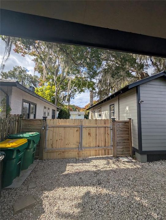 Active With Contract: $287,500 (2 beds, 1 baths, 1007 Square Feet)