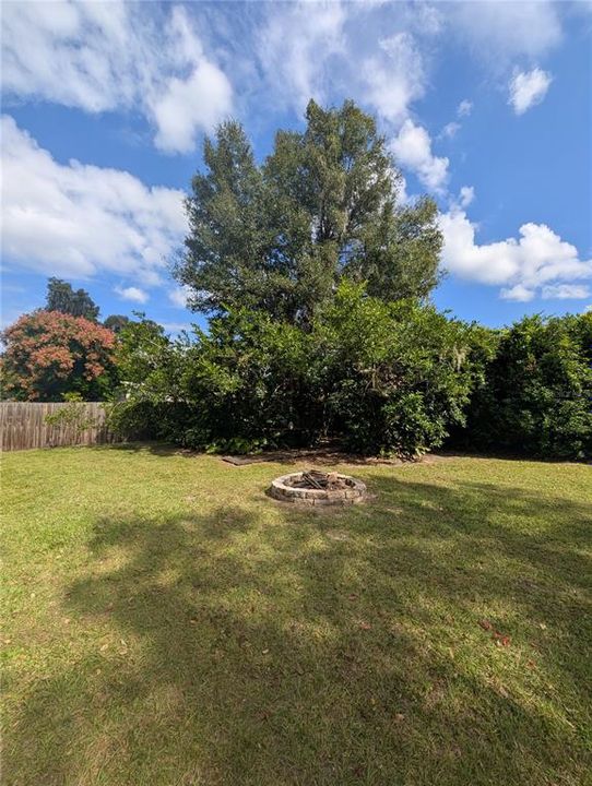 Active With Contract: $287,500 (2 beds, 1 baths, 1007 Square Feet)