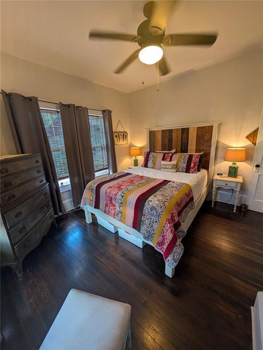 Active With Contract: $287,500 (2 beds, 1 baths, 1007 Square Feet)