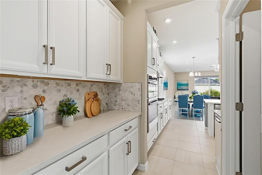 En Venta: $545,000 (4 camas, 3 baños, 2401 Pies cuadrados)