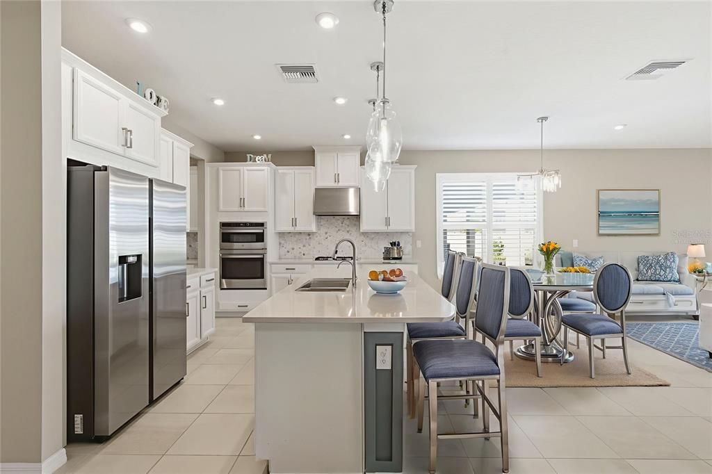 En Venta: $545,000 (4 camas, 3 baños, 2401 Pies cuadrados)