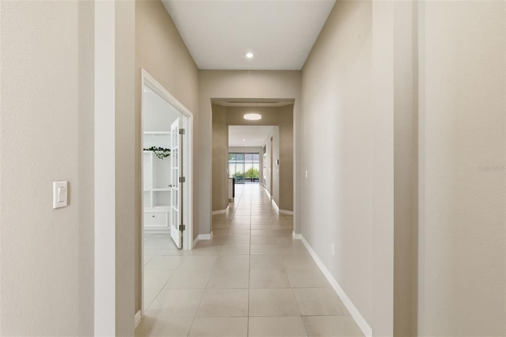 En Venta: $545,000 (4 camas, 3 baños, 2401 Pies cuadrados)