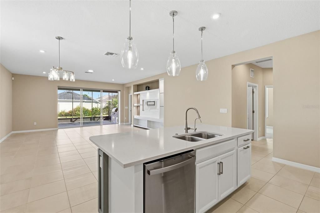 En Venta: $545,000 (4 camas, 3 baños, 2401 Pies cuadrados)