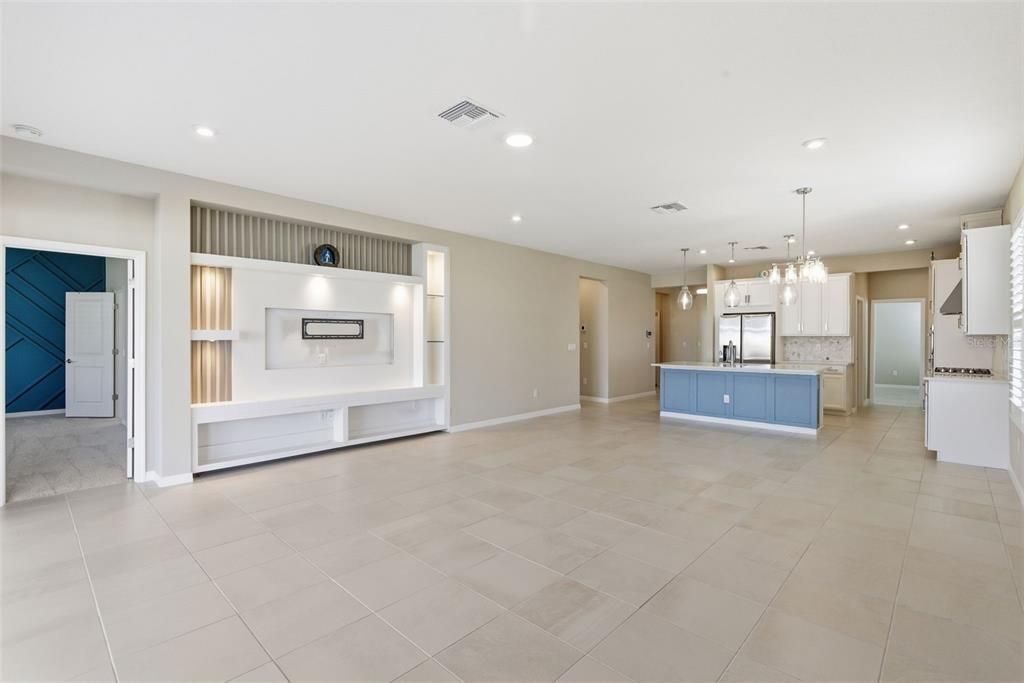 En Venta: $545,000 (4 camas, 3 baños, 2401 Pies cuadrados)