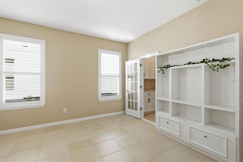 En Venta: $545,000 (4 camas, 3 baños, 2401 Pies cuadrados)