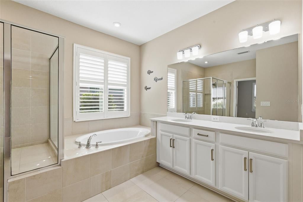 En Venta: $545,000 (4 camas, 3 baños, 2401 Pies cuadrados)