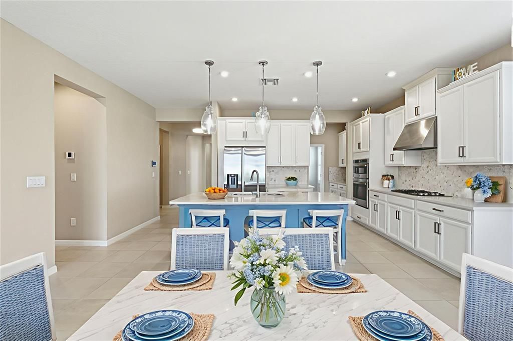 En Venta: $545,000 (4 camas, 3 baños, 2401 Pies cuadrados)