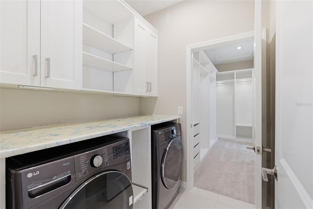 En Venta: $545,000 (4 camas, 3 baños, 2401 Pies cuadrados)