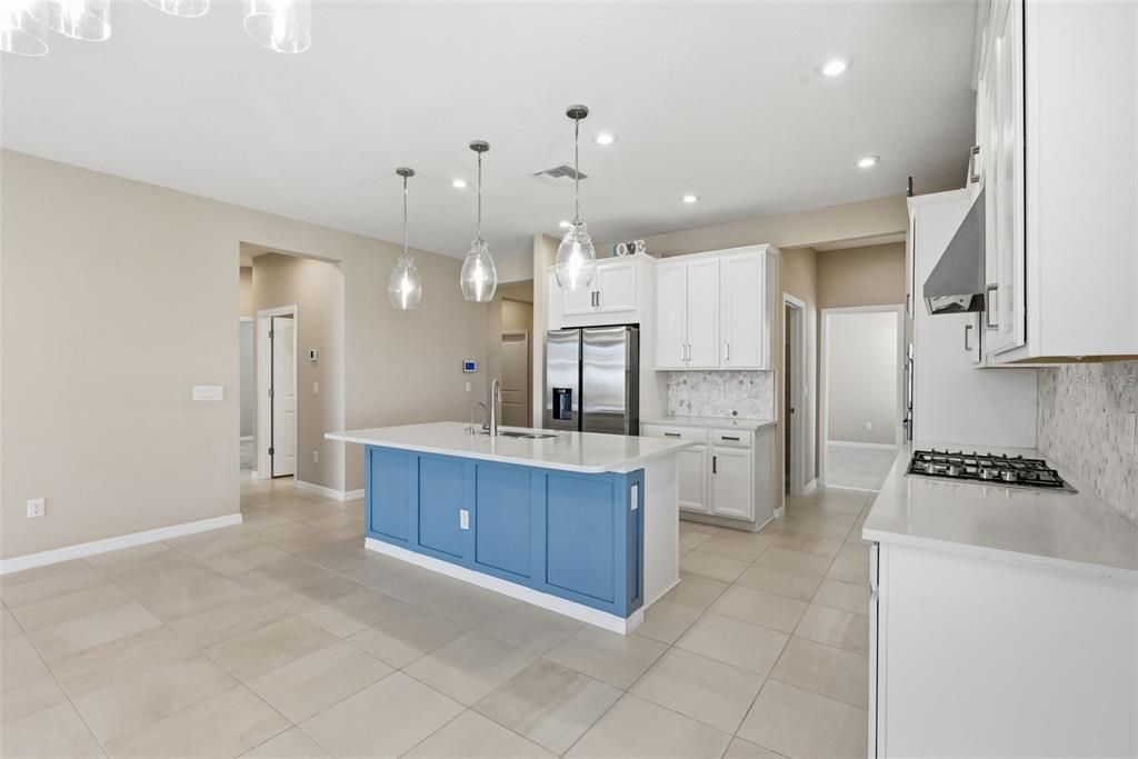 En Venta: $545,000 (4 camas, 3 baños, 2401 Pies cuadrados)