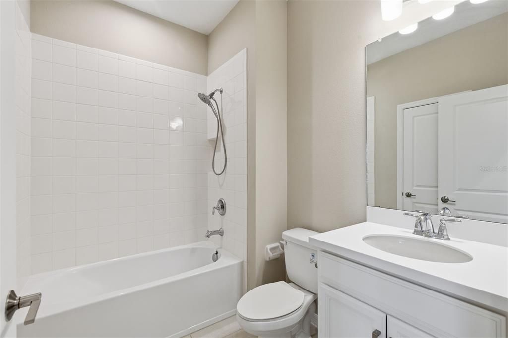 En Venta: $545,000 (4 camas, 3 baños, 2401 Pies cuadrados)