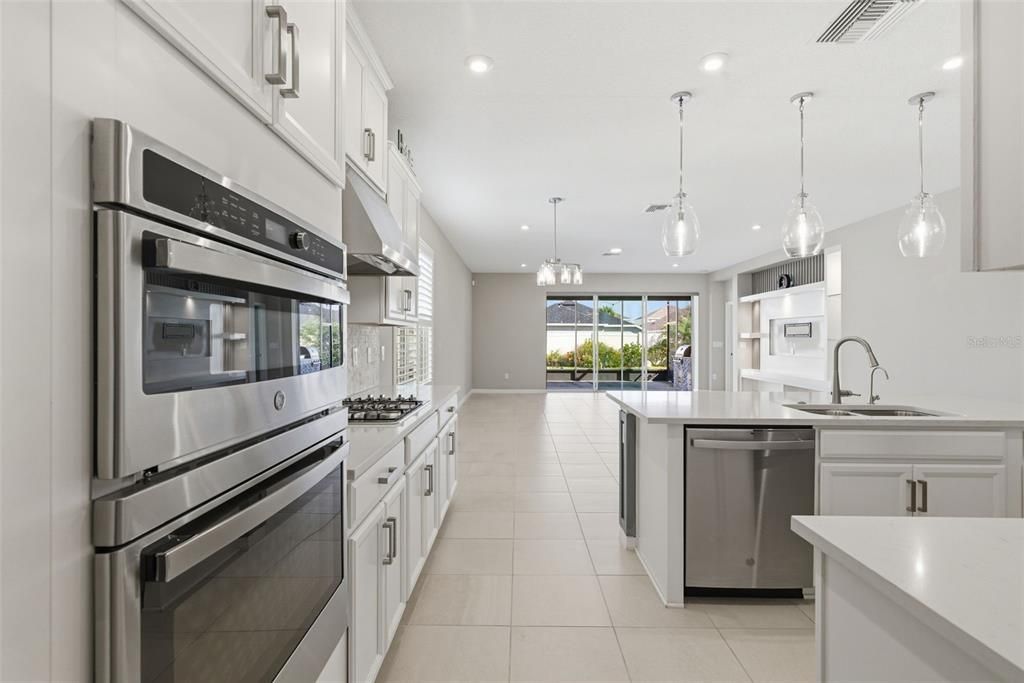 En Venta: $545,000 (4 camas, 3 baños, 2401 Pies cuadrados)