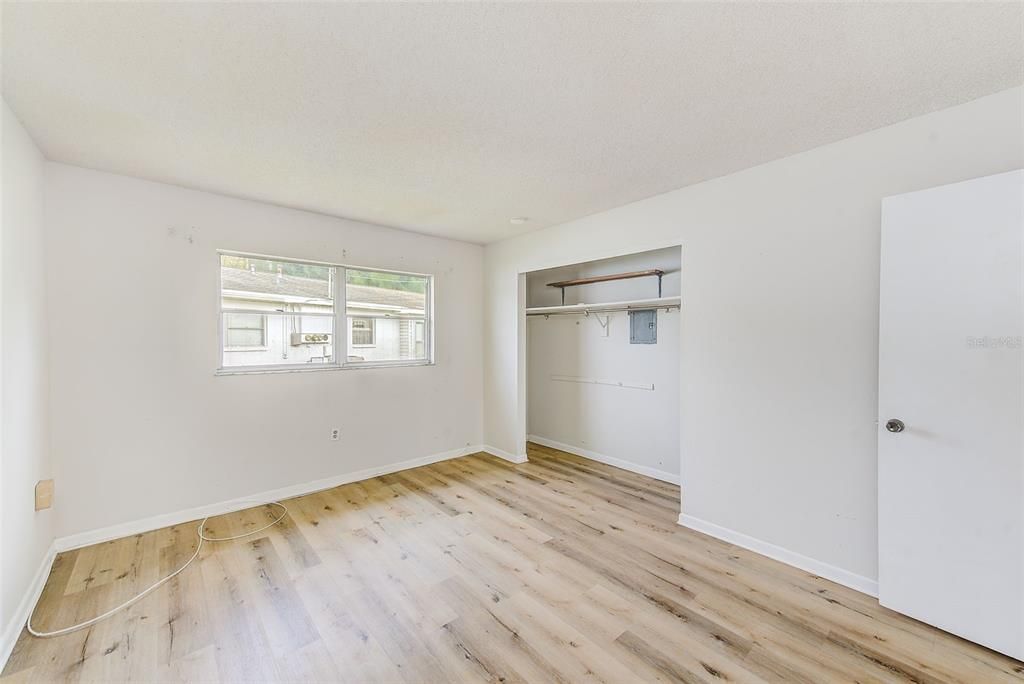 На продажу: $120,000 (2 спален, 1 ванн, 830 Квадратных фут)