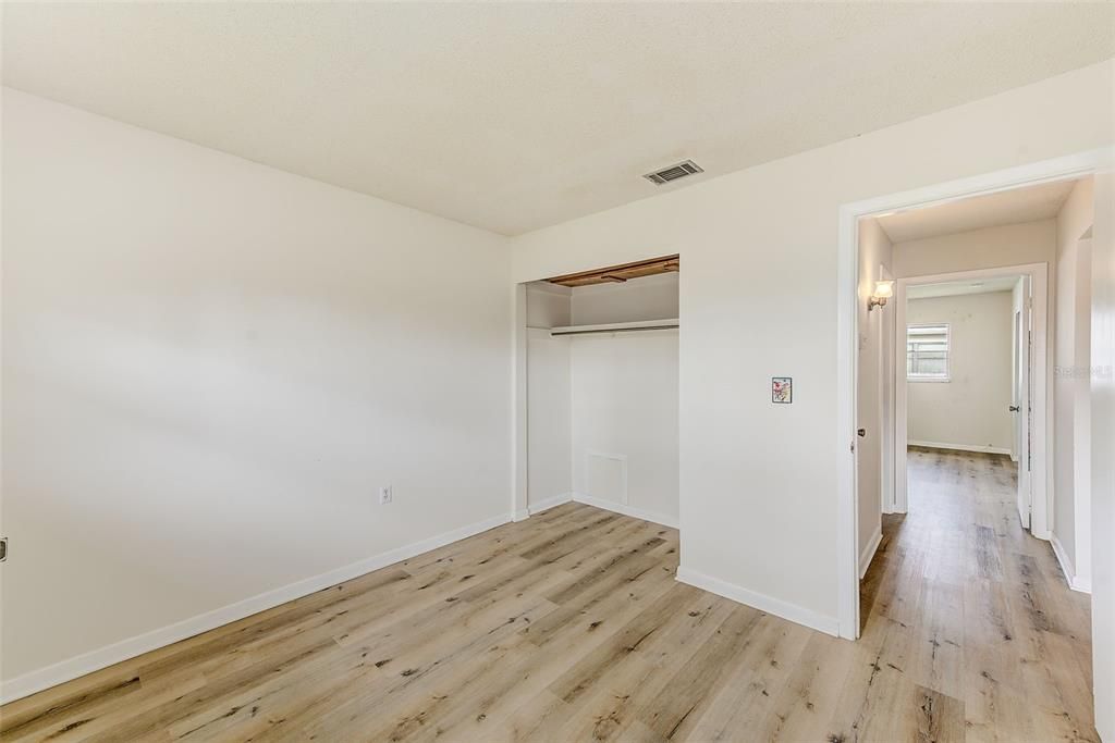 На продажу: $120,000 (2 спален, 1 ванн, 830 Квадратных фут)