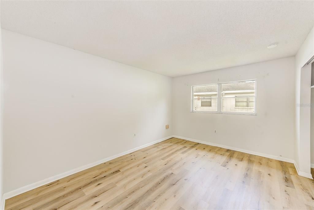 На продажу: $120,000 (2 спален, 1 ванн, 830 Квадратных фут)