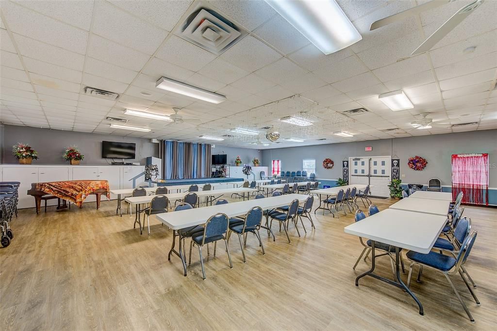 На продажу: $120,000 (2 спален, 1 ванн, 830 Квадратных фут)