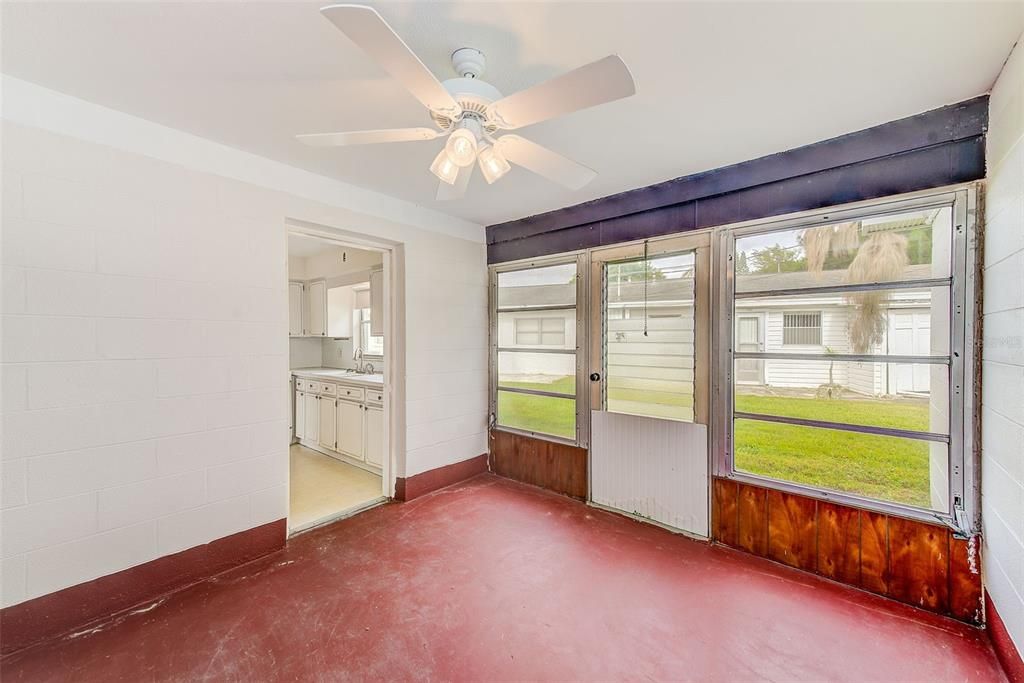 На продажу: $120,000 (2 спален, 1 ванн, 830 Квадратных фут)