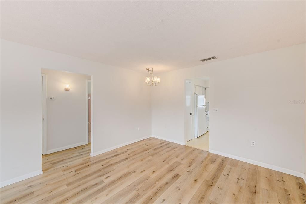 На продажу: $120,000 (2 спален, 1 ванн, 830 Квадратных фут)