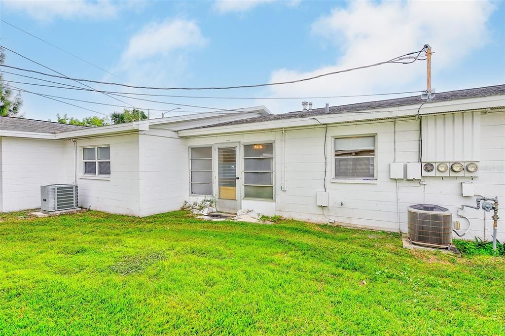 На продажу: $120,000 (2 спален, 1 ванн, 830 Квадратных фут)