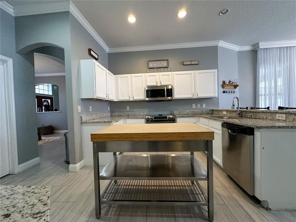 Active With Contract: $575,000 (4 beds, 2 baths, 2295 Square Feet)