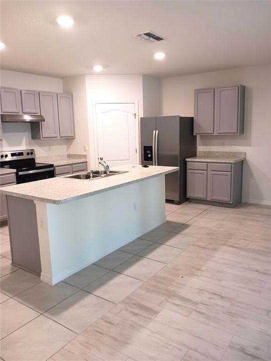 出租: $2,225 (4 贝兹, 2 浴室, 1828 平方英尺)