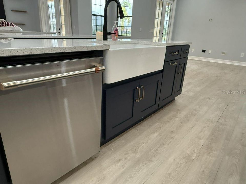 En Venta: $995,000 (4 camas, 3 baños, 2531 Pies cuadrados)