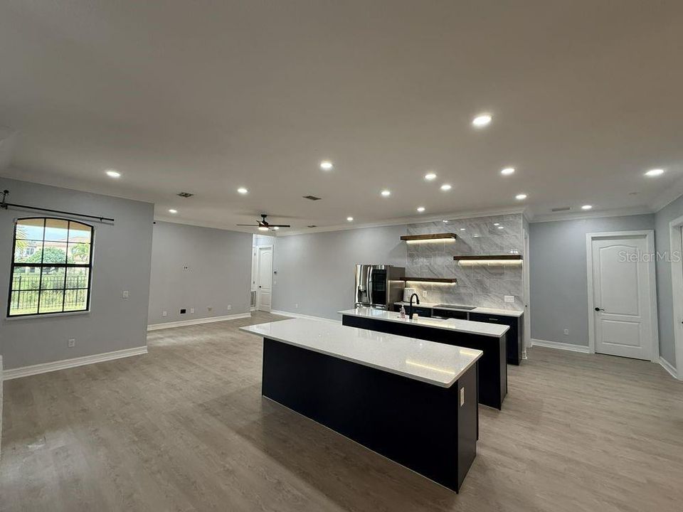 En Venta: $995,000 (4 camas, 3 baños, 2531 Pies cuadrados)