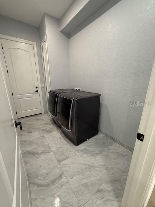 En Venta: $995,000 (4 camas, 3 baños, 2531 Pies cuadrados)