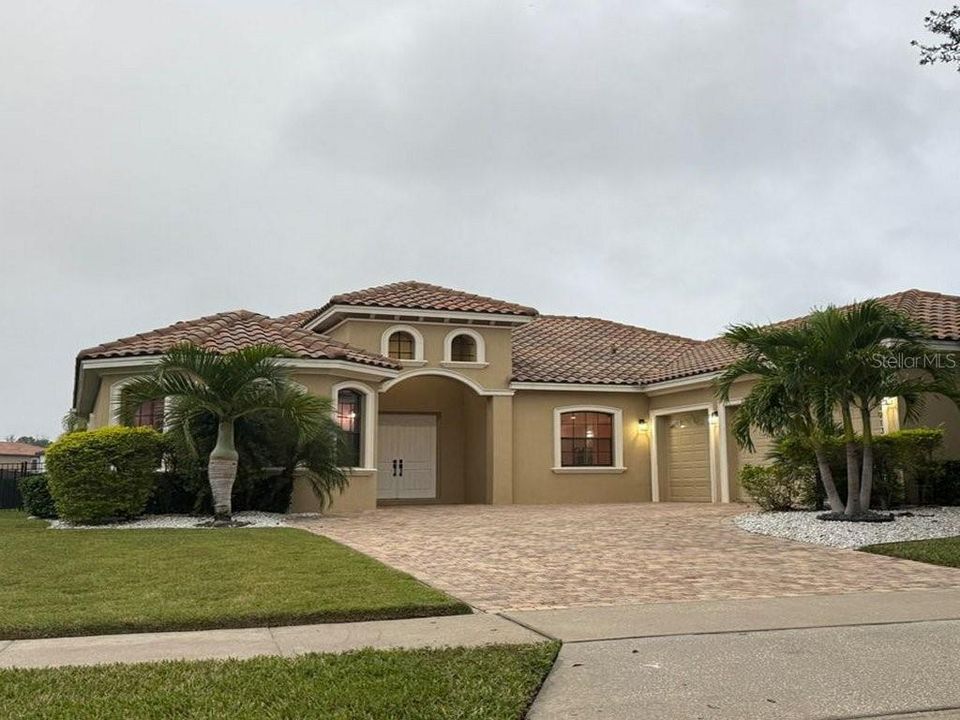 En Venta: $995,000 (4 camas, 3 baños, 2531 Pies cuadrados)