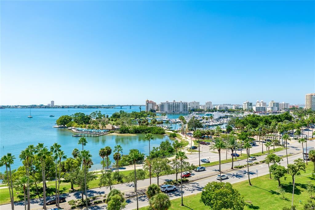 En Venta: $995,000 (2 camas, 2 baños, 1829 Pies cuadrados)