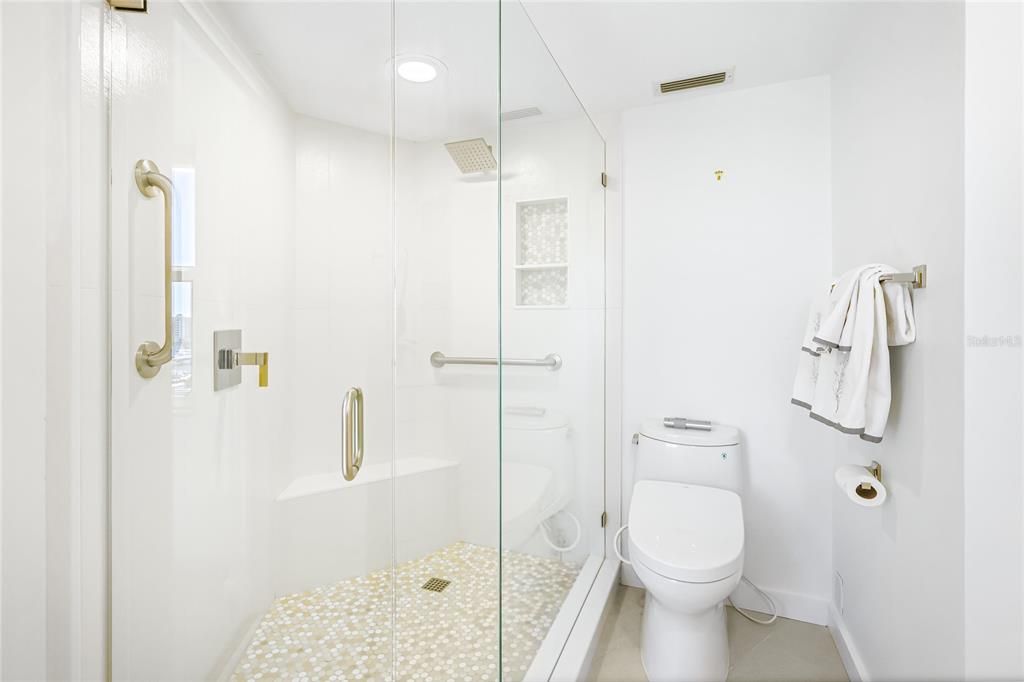 En Venta: $995,000 (2 camas, 2 baños, 1829 Pies cuadrados)