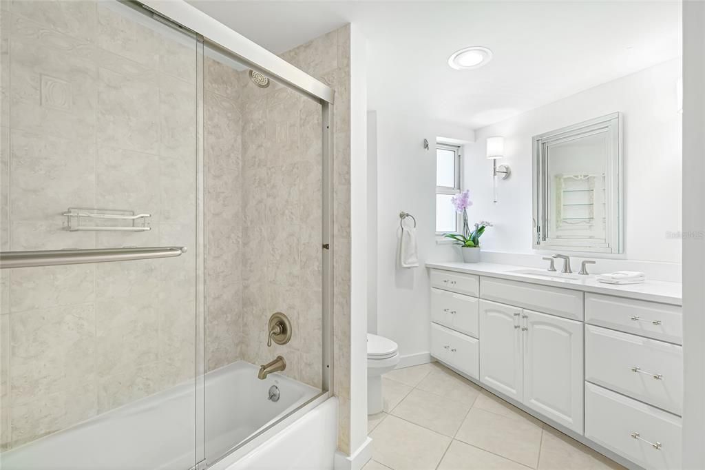 En Venta: $995,000 (2 camas, 2 baños, 1829 Pies cuadrados)