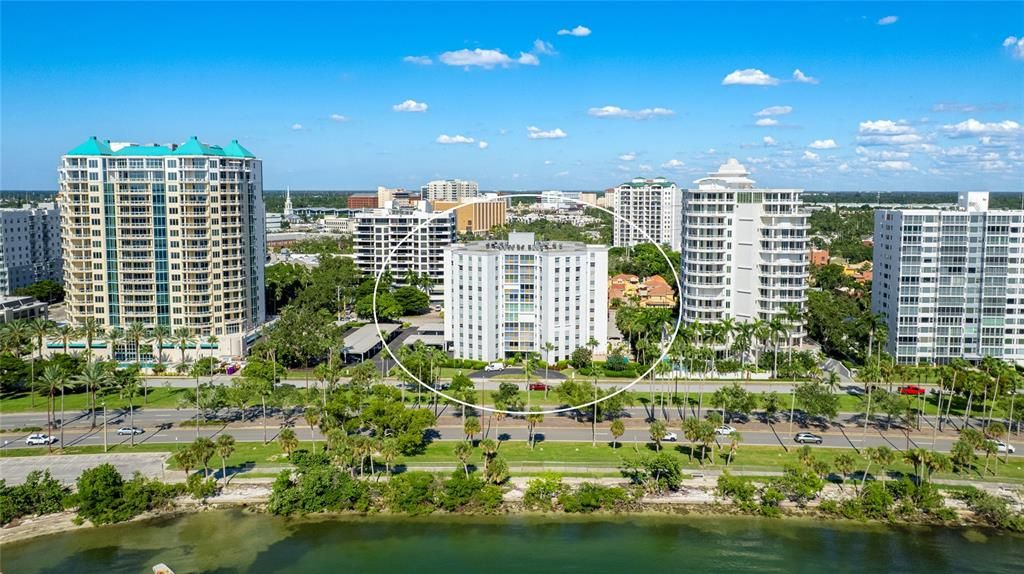 En Venta: $995,000 (2 camas, 2 baños, 1829 Pies cuadrados)