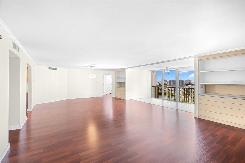 En Venta: $995,000 (2 camas, 2 baños, 1829 Pies cuadrados)