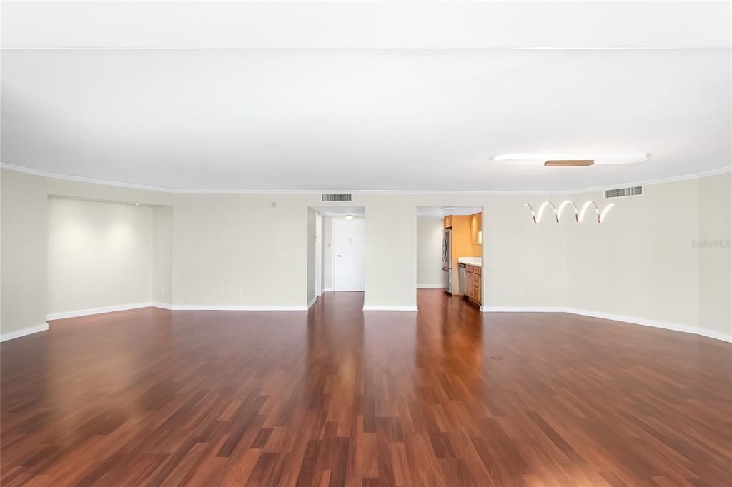 En Venta: $995,000 (2 camas, 2 baños, 1829 Pies cuadrados)