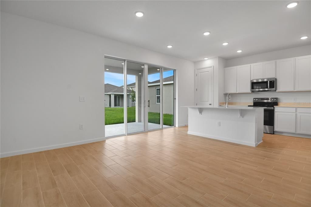 For Sale: $349,950 (4 beds, 3 baths, 2670 Square Feet)