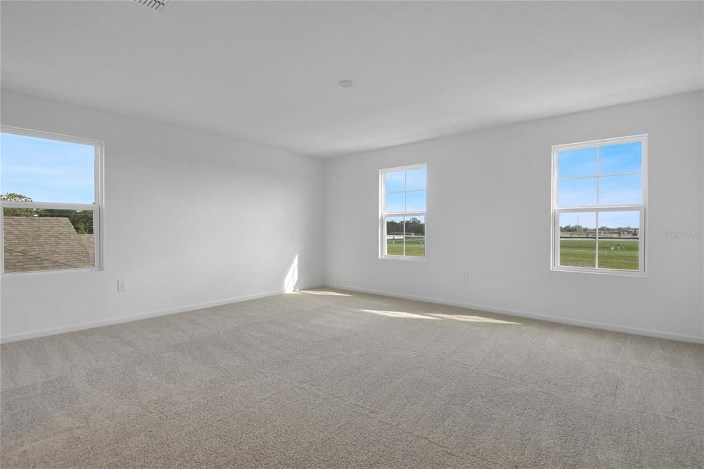 For Sale: $349,950 (4 beds, 3 baths, 2670 Square Feet)