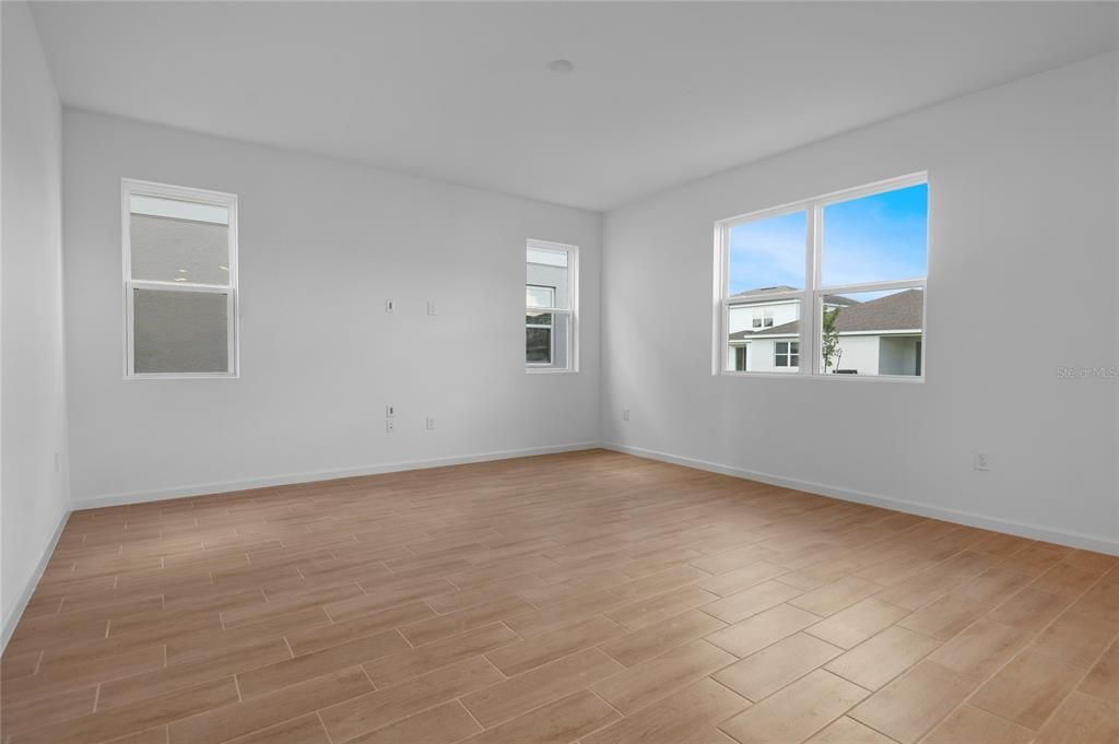 For Sale: $349,950 (4 beds, 3 baths, 2670 Square Feet)