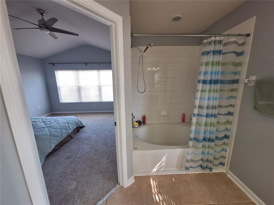 For Rent: $2,095 (3 beds, 2 baths, 1596 Square Feet)