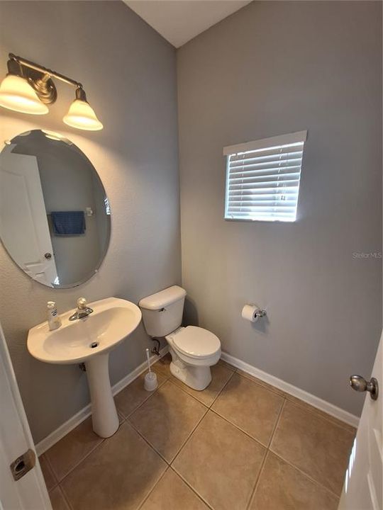 For Rent: $2,095 (3 beds, 2 baths, 1596 Square Feet)