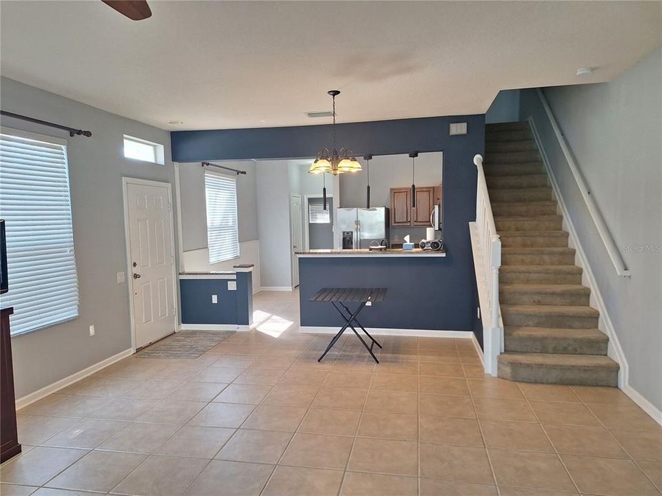 For Rent: $2,095 (3 beds, 2 baths, 1596 Square Feet)