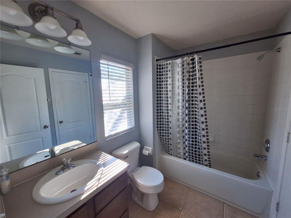 For Rent: $2,095 (3 beds, 2 baths, 1596 Square Feet)