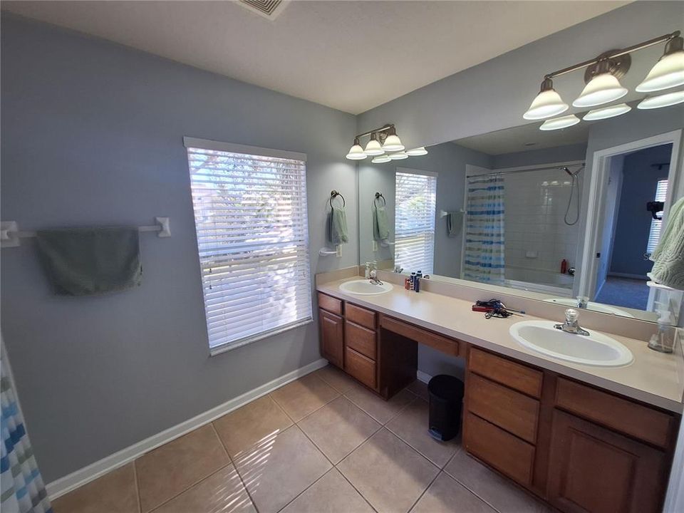 For Rent: $2,095 (3 beds, 2 baths, 1596 Square Feet)