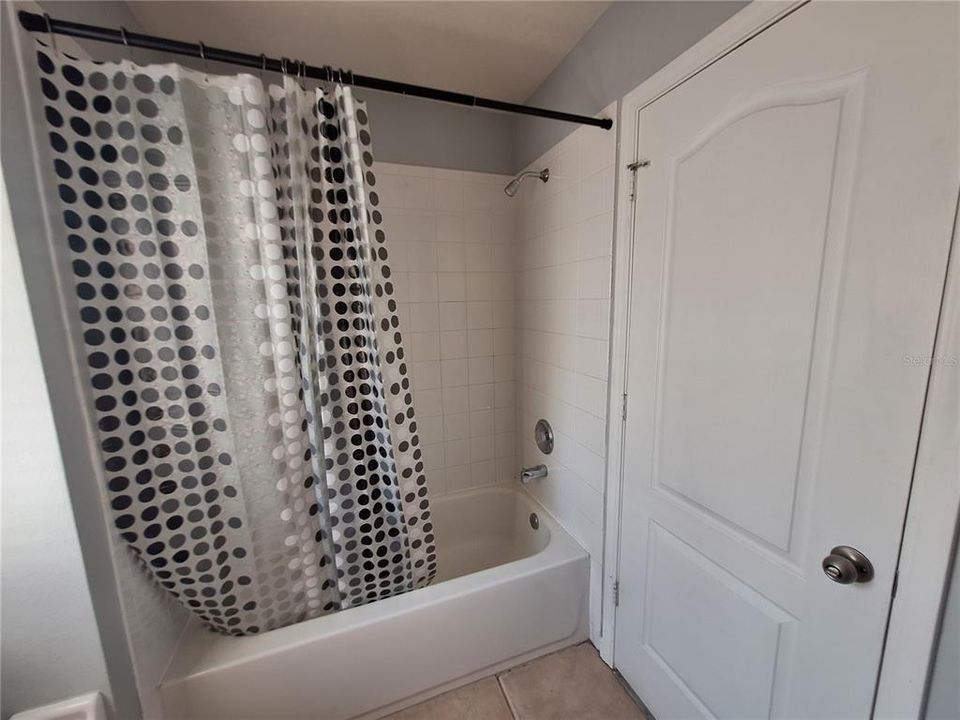 For Rent: $2,095 (3 beds, 2 baths, 1596 Square Feet)