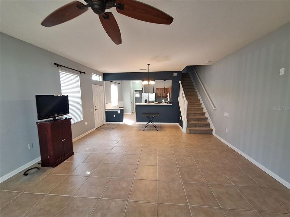For Rent: $2,095 (3 beds, 2 baths, 1596 Square Feet)